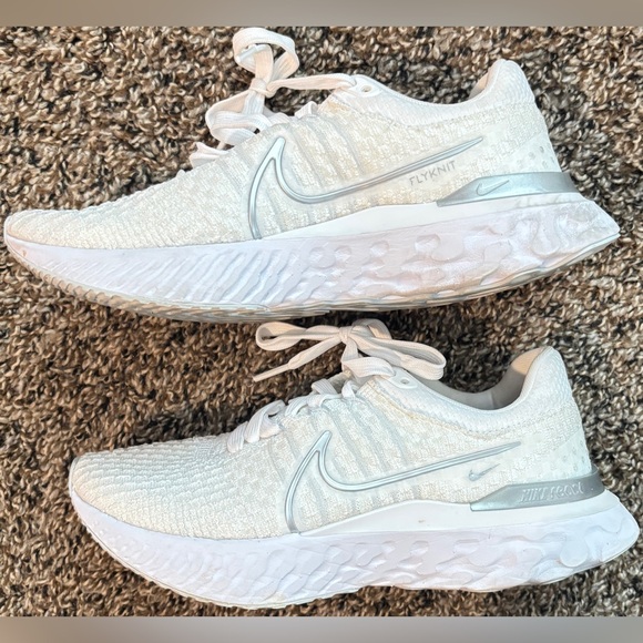 Nike Shoes - Lightly Used • Nike • Women’s React Infinity Flyknit Running Shoe • White • 6.5